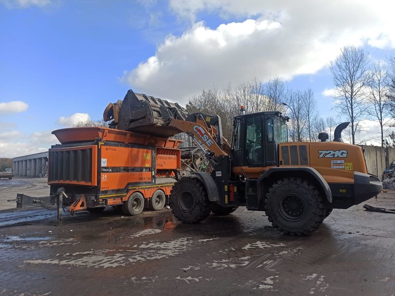 CASE LOADERS CELEBRATE SUCCESS IN POLISH WASTE HANDLING MARKET